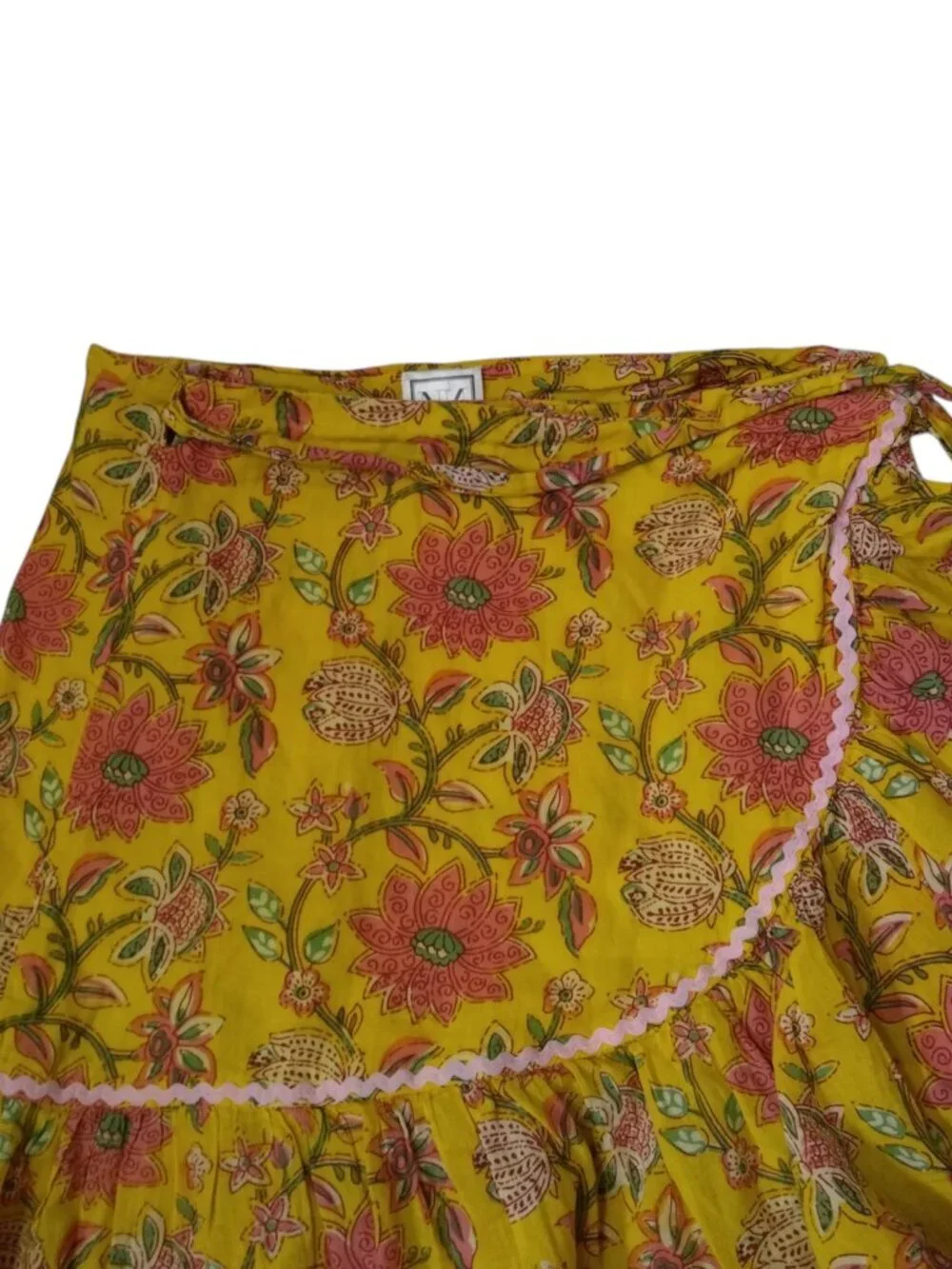 Neve & Noor Floral Wrap Mini Skirt Size Medium Ruffle Flirty Boho Cottagecore